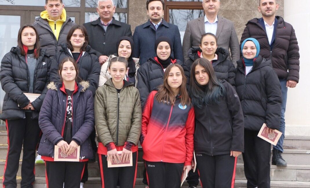 Kütahya’da okul sporları çerçevesinde düzenlenen Futsal müsabakalarında büyük başarı elde
