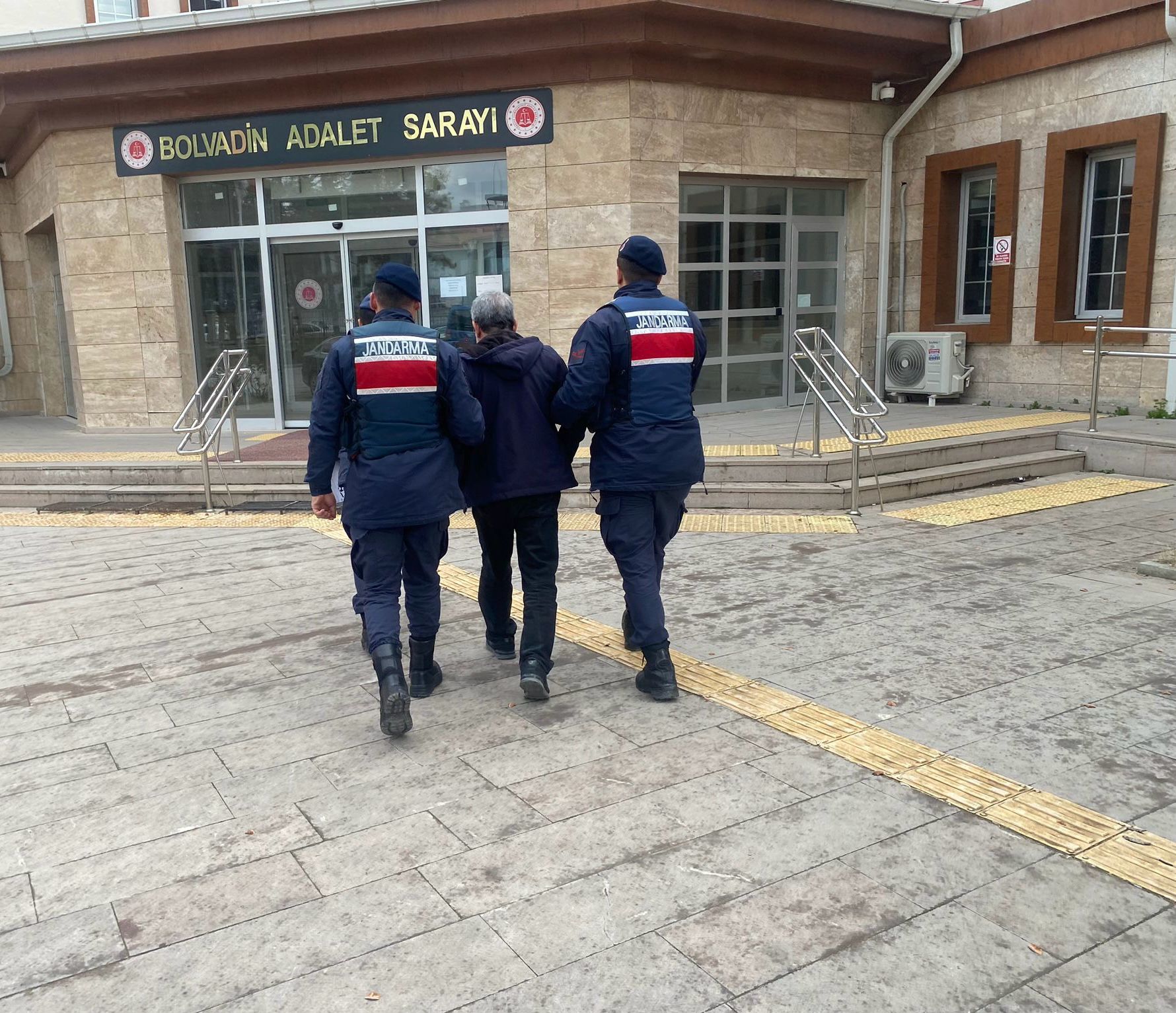 Afyonkarahisar İl Jandarma Komutanlığına bağlı Bolvadin İlçe Jandarma Komutanlığınca, aranan