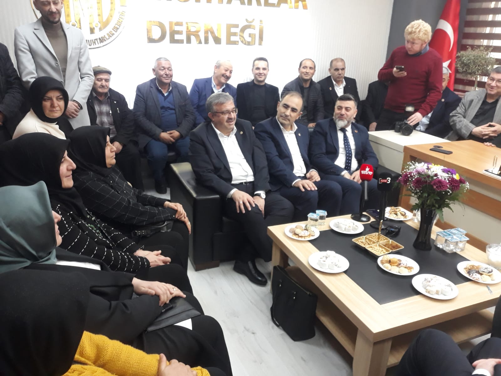 Afyonkarahisar Ak Parti İl teşkilatı bir dizi ziyaretlerde bulundu. Afyonkarahisar
