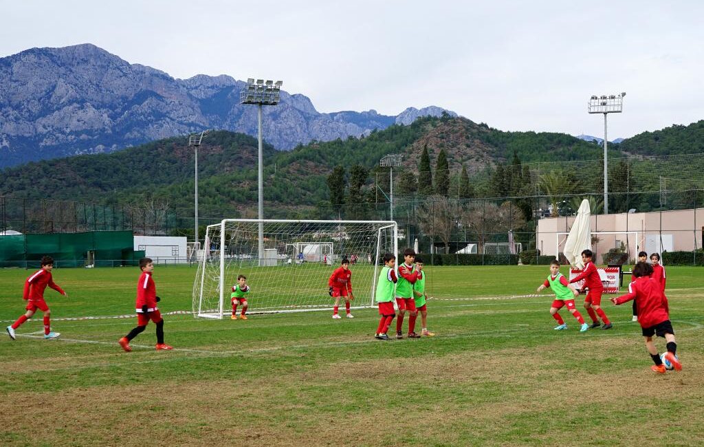 Antalyaspor Futbol Okulu ailesi 2023-2024 eğitim öğretim yılının yarıyıl tatili
