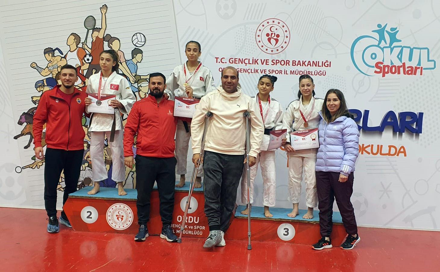 Kepez Belediyesi Spor Kulübü Judo Takımı sporcuları, Ordu’da düzenlenen Gençler