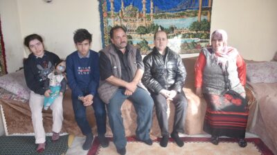 Afyonkarahisar’ın İscehisar ilçesinde, tek gözü görmeyen Mustafa Ulu, şizofreni hastası