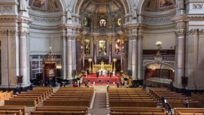 ALMAN PROTESTAN KİLİSESİ'NDE 9 BİNDEN FAZLA GENÇ VE ÇOCUĞUN CİNSEL