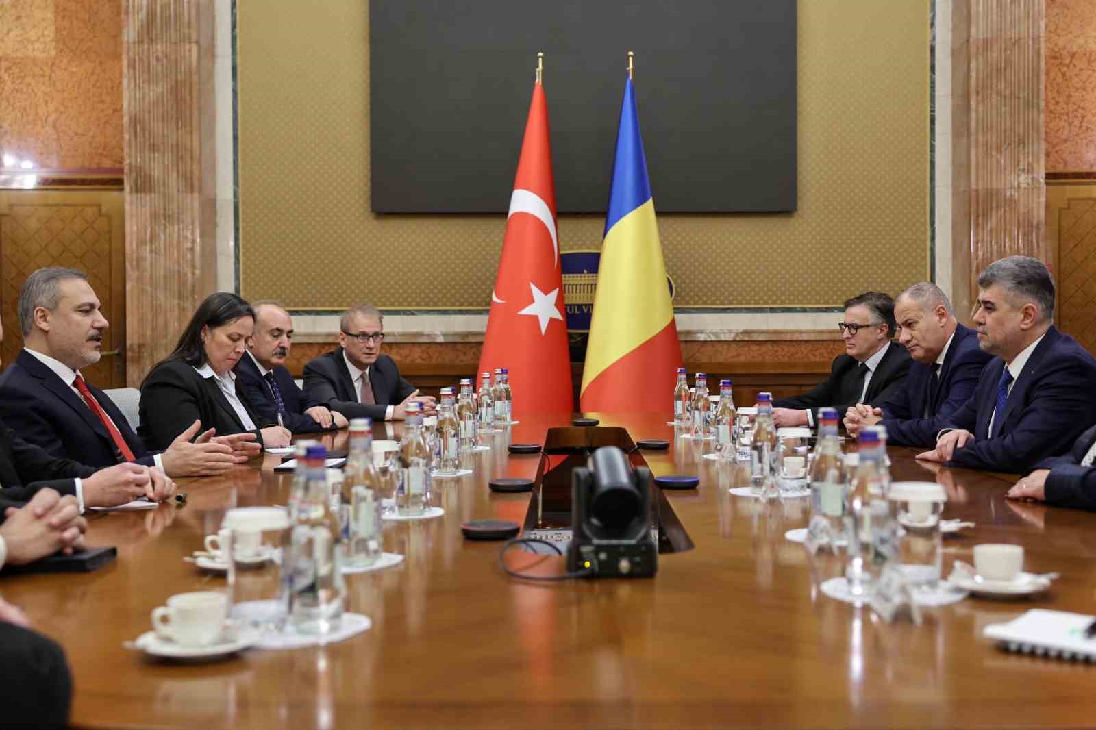 BAKAN FİDAN, ROMANYA BAŞBAKANI CİOLACU İLE GÖRÜŞTÜ
