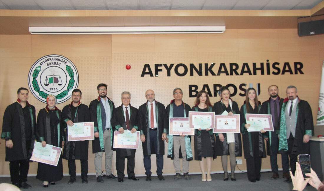 Afyonkarahisar’da 7 genç avukat avukatlık stajını bitirerek, avukatlık ruhsatlarını aldı.