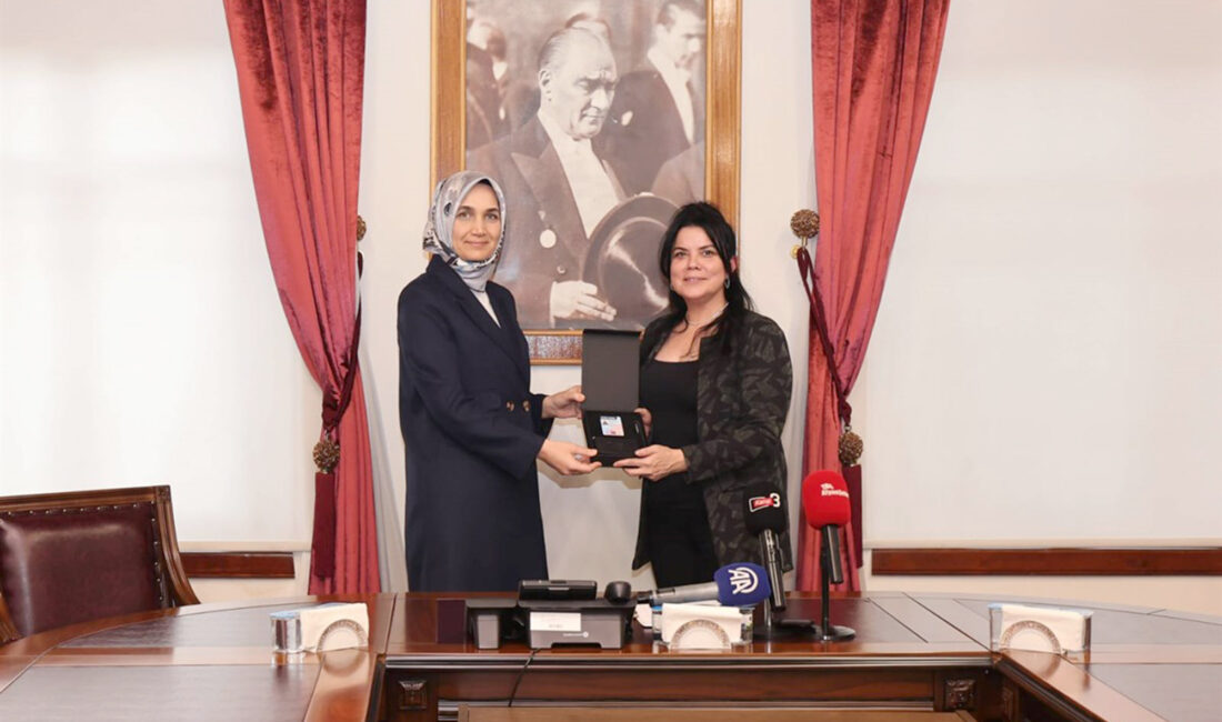 Vali Doç. Dr. Kübra Güran Yiğitbaşı, Cumhurbaşkanlığı İletişim Başkanlığı Afyonkarahisar