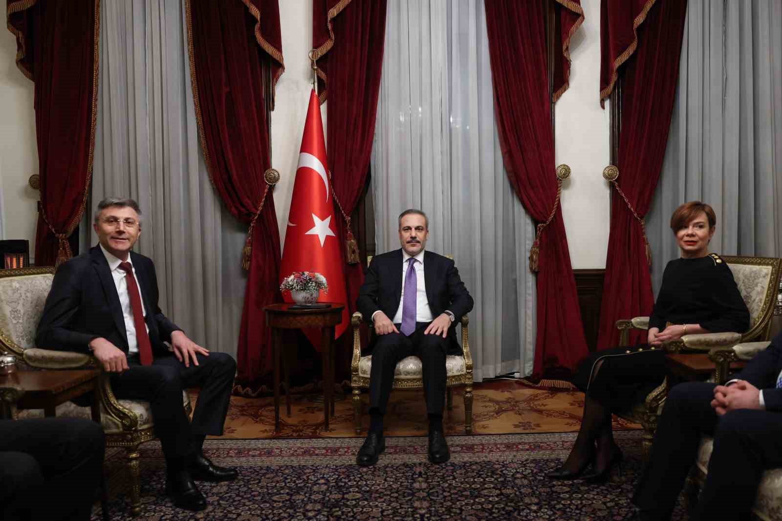 DIŞİŞLERİ BAKANI FİDAN, HÖH GENEL BAŞKANLIĞINDAN İSTİFA EDEN KARADAYI İLE