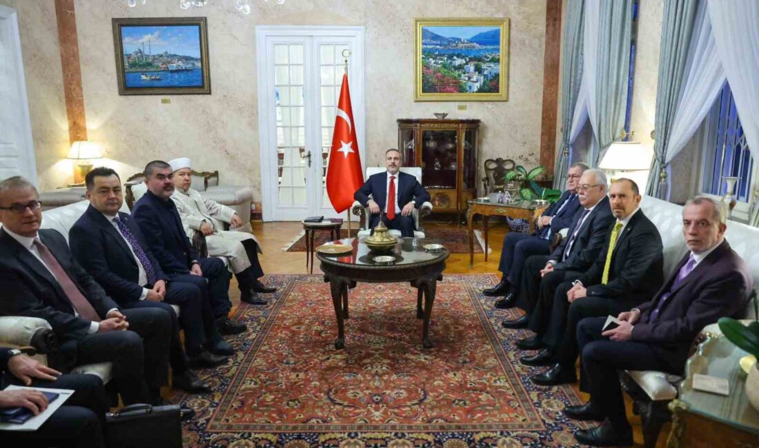 DIŞİŞLERİ BAKANI FİDAN, TÜRKİYE’NİN BÜKREŞ BÜYÜKELÇİLİĞİNDE ÇEŞİTLİ TEMASLARDA BULUNDU