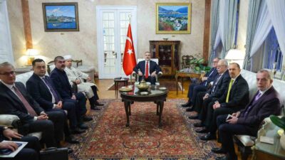 DIŞİŞLERİ BAKANI FİDAN, TÜRKİYE’NİN BÜKREŞ BÜYÜKELÇİLİĞİNDE ÇEŞİTLİ TEMASLARDA BULUNDU