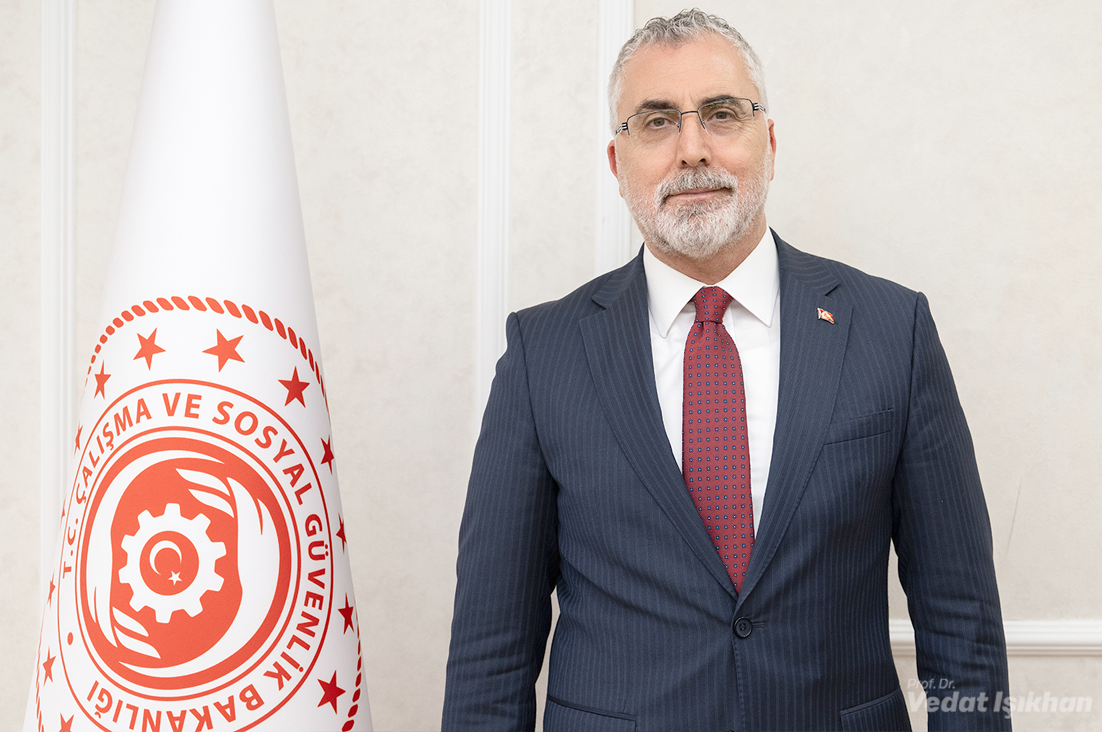 Devlet ve ona bağlı müesseselerde çalışan işçilere ek ödemelerin ilk