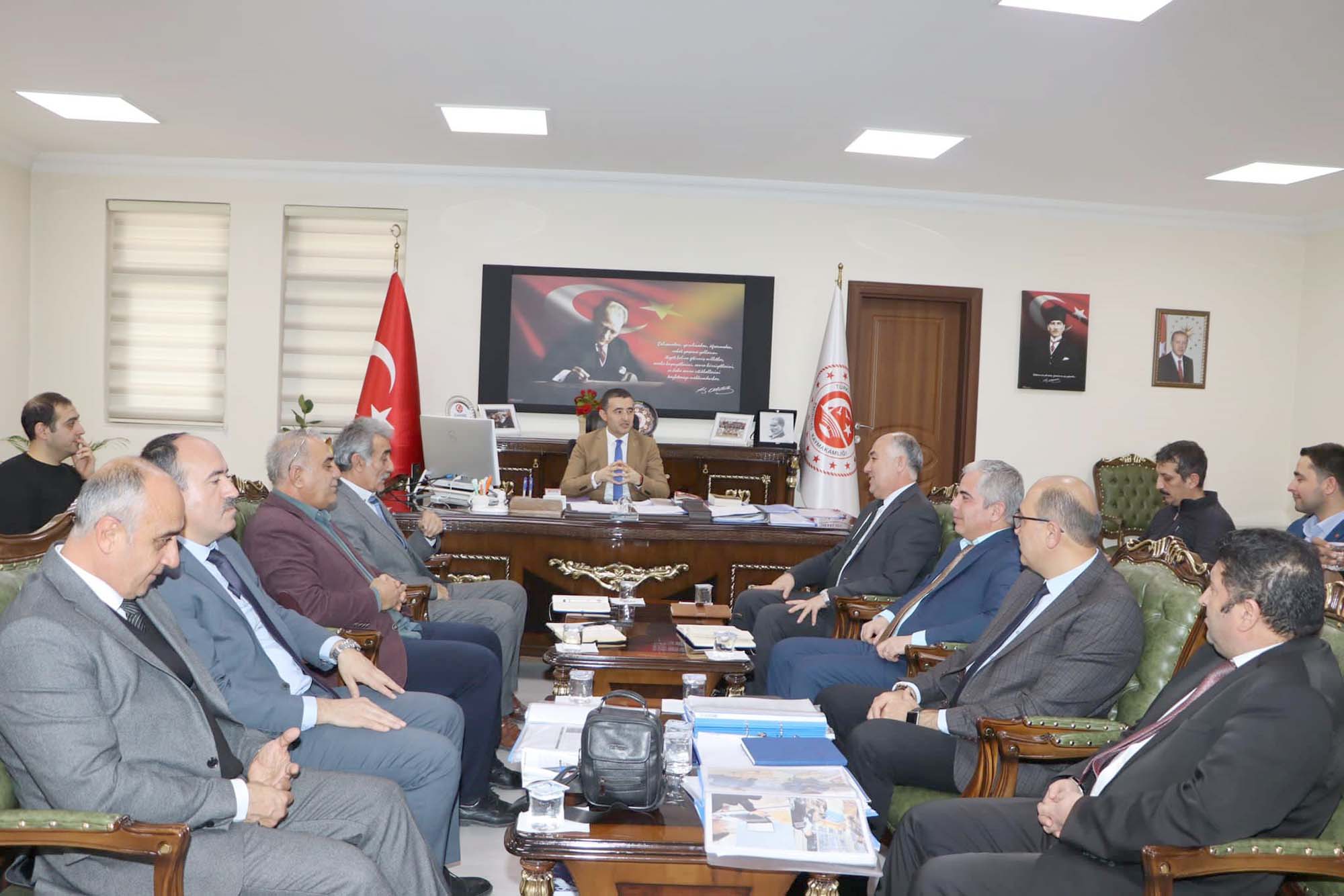 Afyonkarahisar Emirdağ Kaymakamı Osman Bilici, öğrencilerin teknoloji bağımlılığı da olmak
