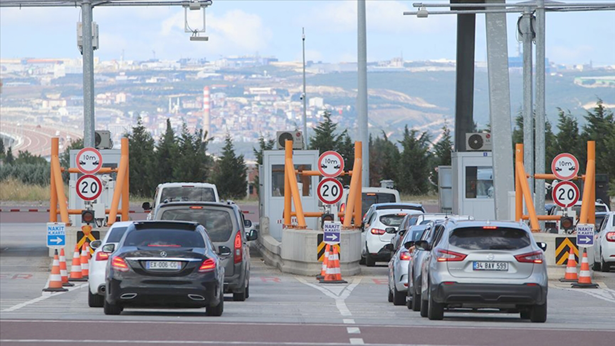 Karayolları Genel Müdürlüğü (KGM), otoyol ve köprü geçiş ücretlerini belirledi.