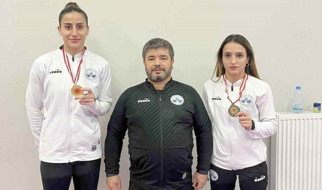 Kocaeli Darıca’da devam eden Türkiye Büyük Kadınlar Boks Şampiyonası’nda Elazığ