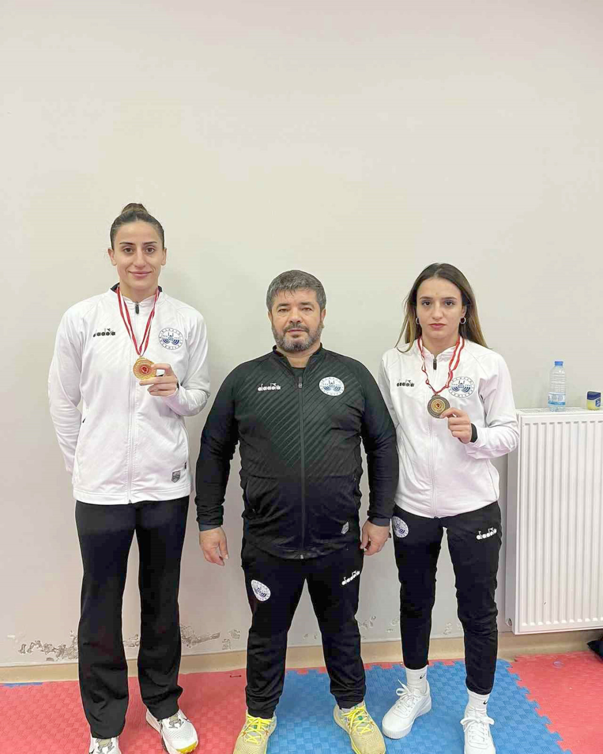 Kocaeli Darıca’da devam eden Türkiye Büyük Kadınlar Boks Şampiyonası’nda Elazığ