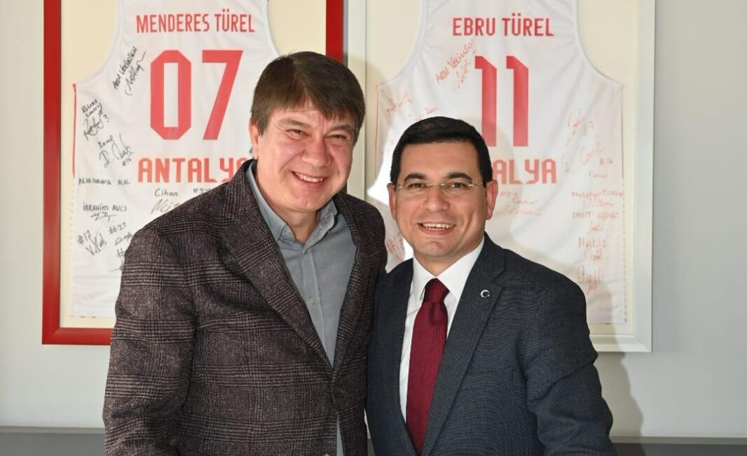 Cumhur İttifakı’nın Antalya Büyükşehir Belediye Başkanı adayı Hakan Tütüncü, parti