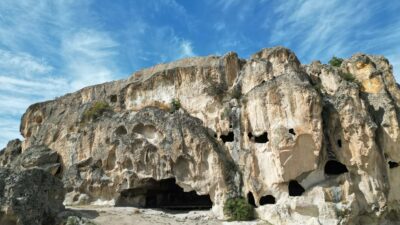 Afyonkarahisar’ın İhsaniye ilçesindeki 3 bin yıllık Frig Vadisi, tarihi mekanları,