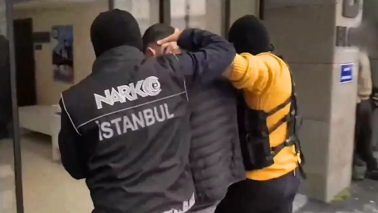 İçişleri Bakanı Ali Yerlikaya, “Almanya tarafından çıkartılan Interpol kırmızı bülteniyle ‘uyuşturucu madde