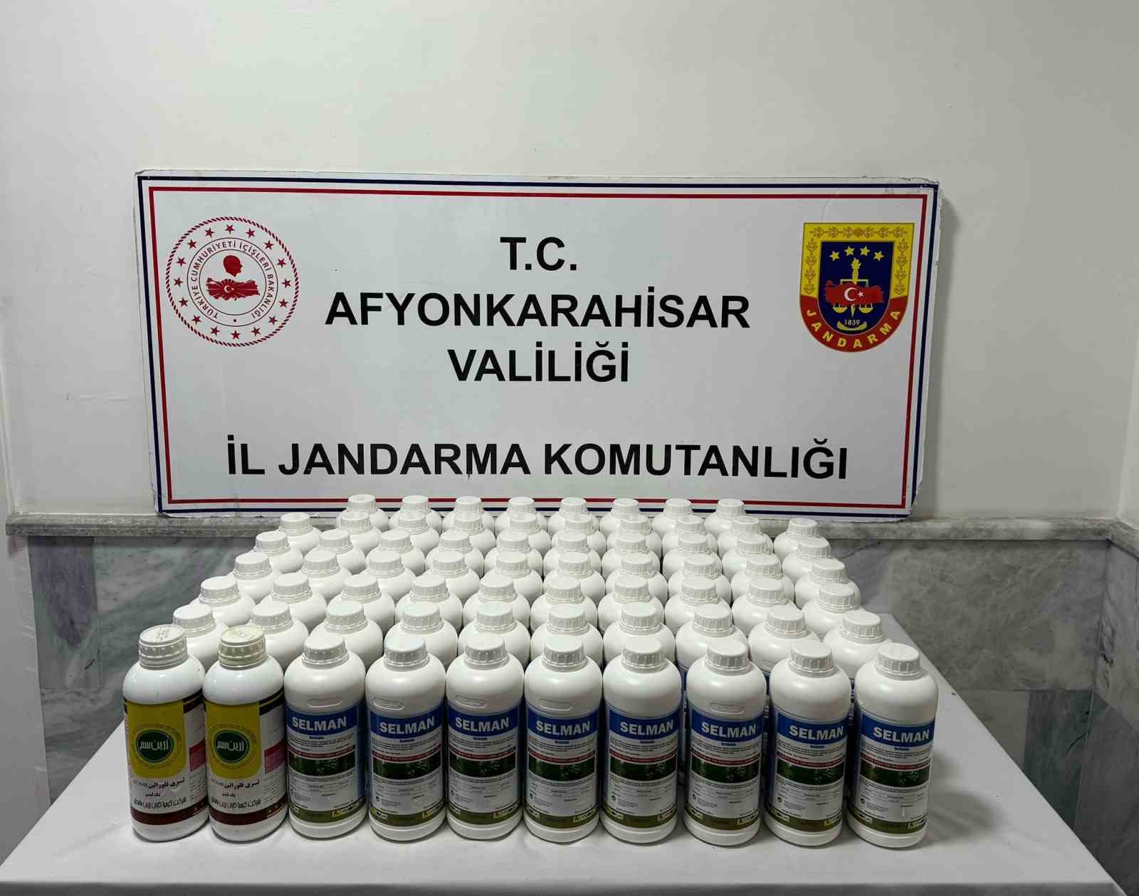 AFYONKARAHİSAR’DA JANDARMA TARAFINDAN BİR EVE YAPILAN BASKINDA 68 LİTRE KAÇAK