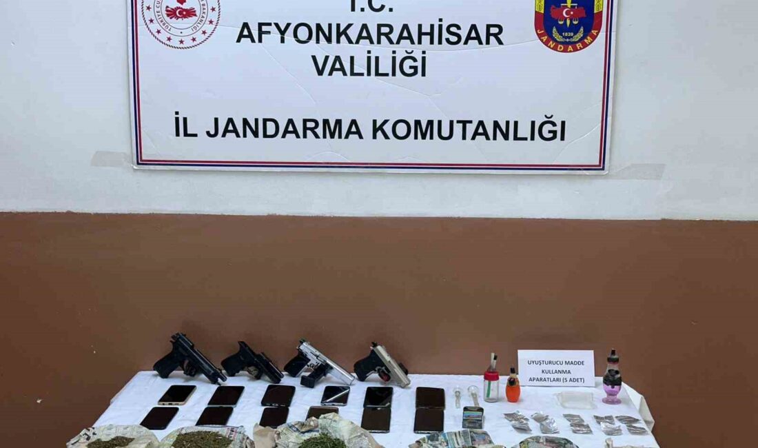 AFYONKARAHİSAR’DA METRUK BİR EVE UYUŞTURUCU BASKINI DÜZENLEYEN JANDARMA EKİPLERİ 190