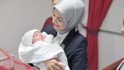 2024 yılının ilk bebeklerini Ankara Bilkent Şehir Hastanesi’nde ziyaret eden