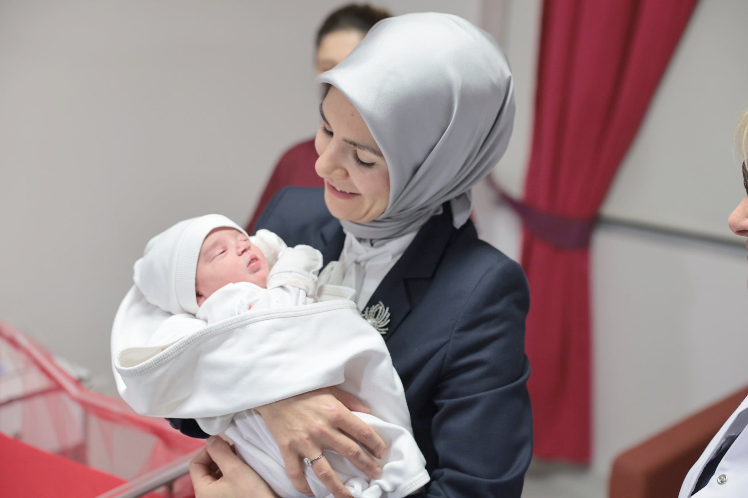 2024 yılının ilk bebeklerini Ankara Bilkent Şehir Hastanesi’nde ziyaret eden