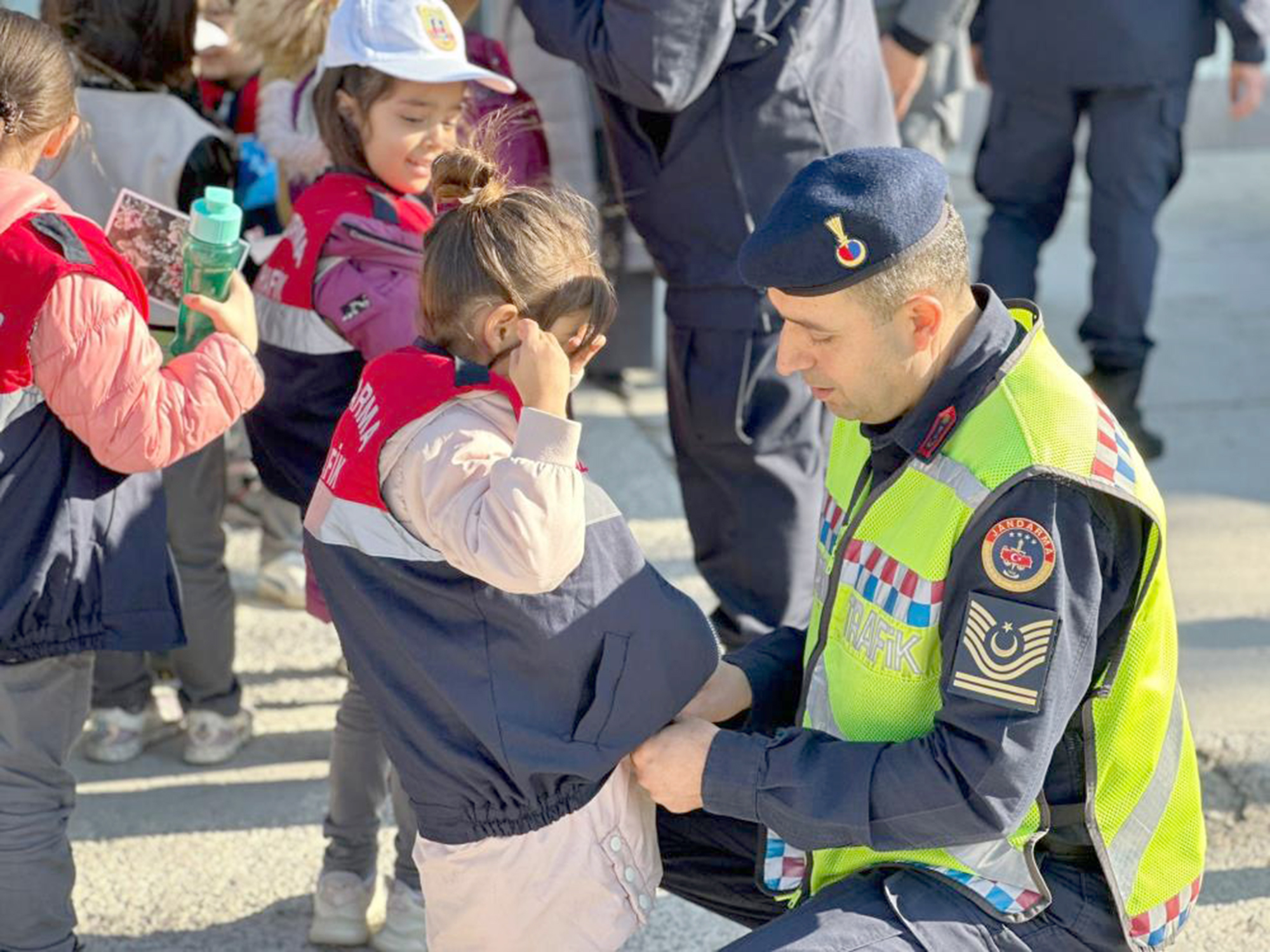 Afyonkarahisar’da okuma, yazma öğrenen birinci sınıf öğrenciler ilk mektuplarını ilçede