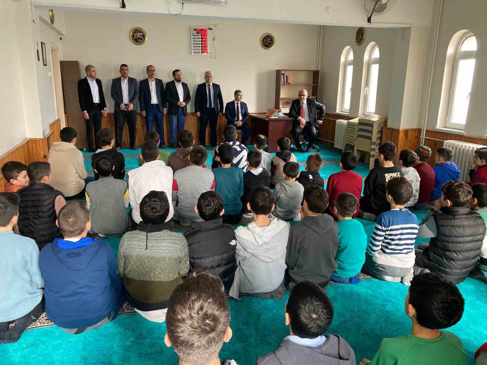 MÜFTÜ İMAMOĞLU HAFIZ ADAYLARI İLE SOHBETTE BULUŞTU