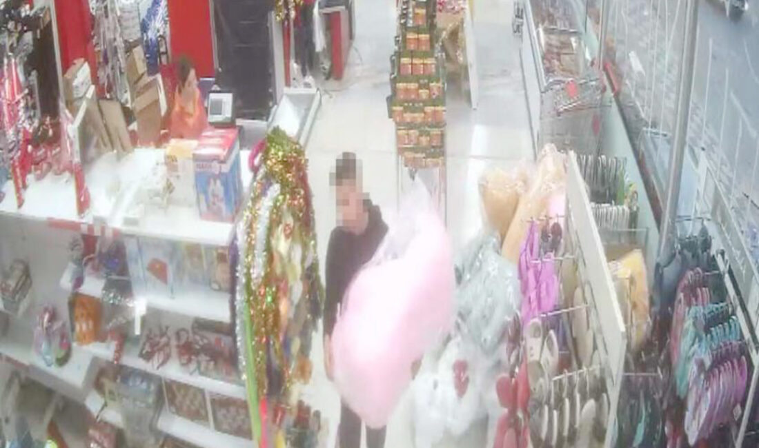 Afyonkarahisar’da bir markete giren genç şahıs, boyu yaklaşık 1 metre