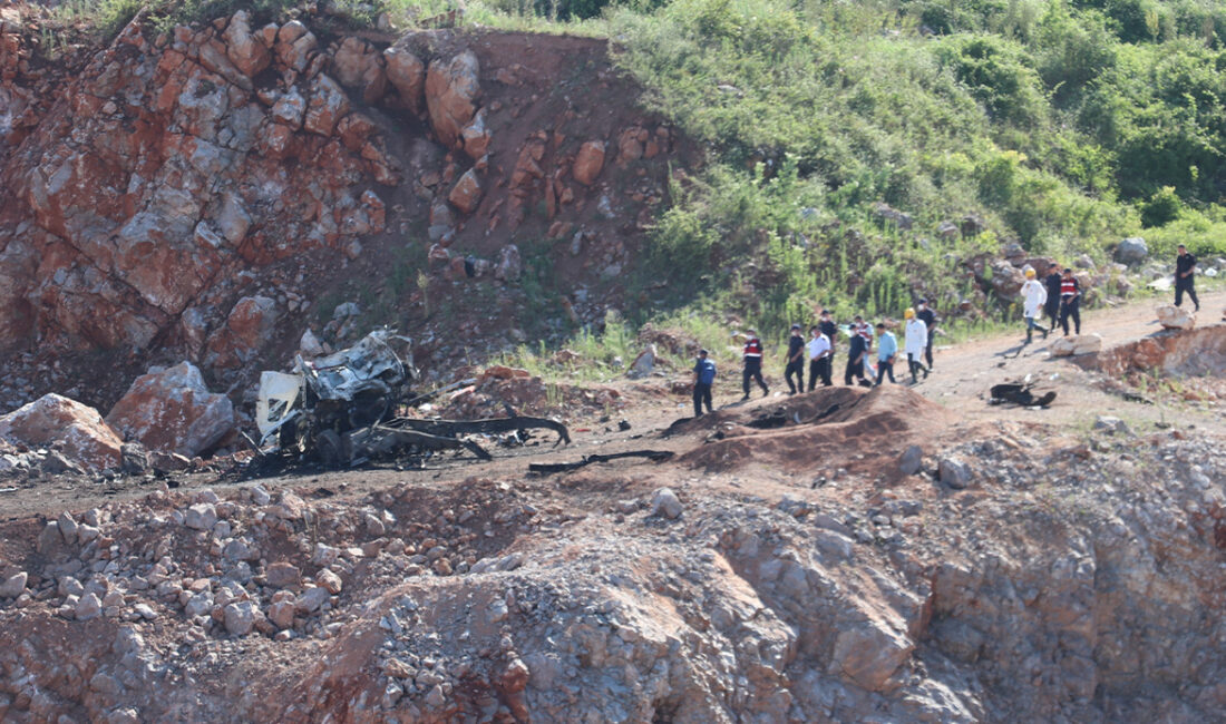 Sakarya’da havai fişek fabrikasına ait patlayıcıların kontrollü imha için kamyondan
