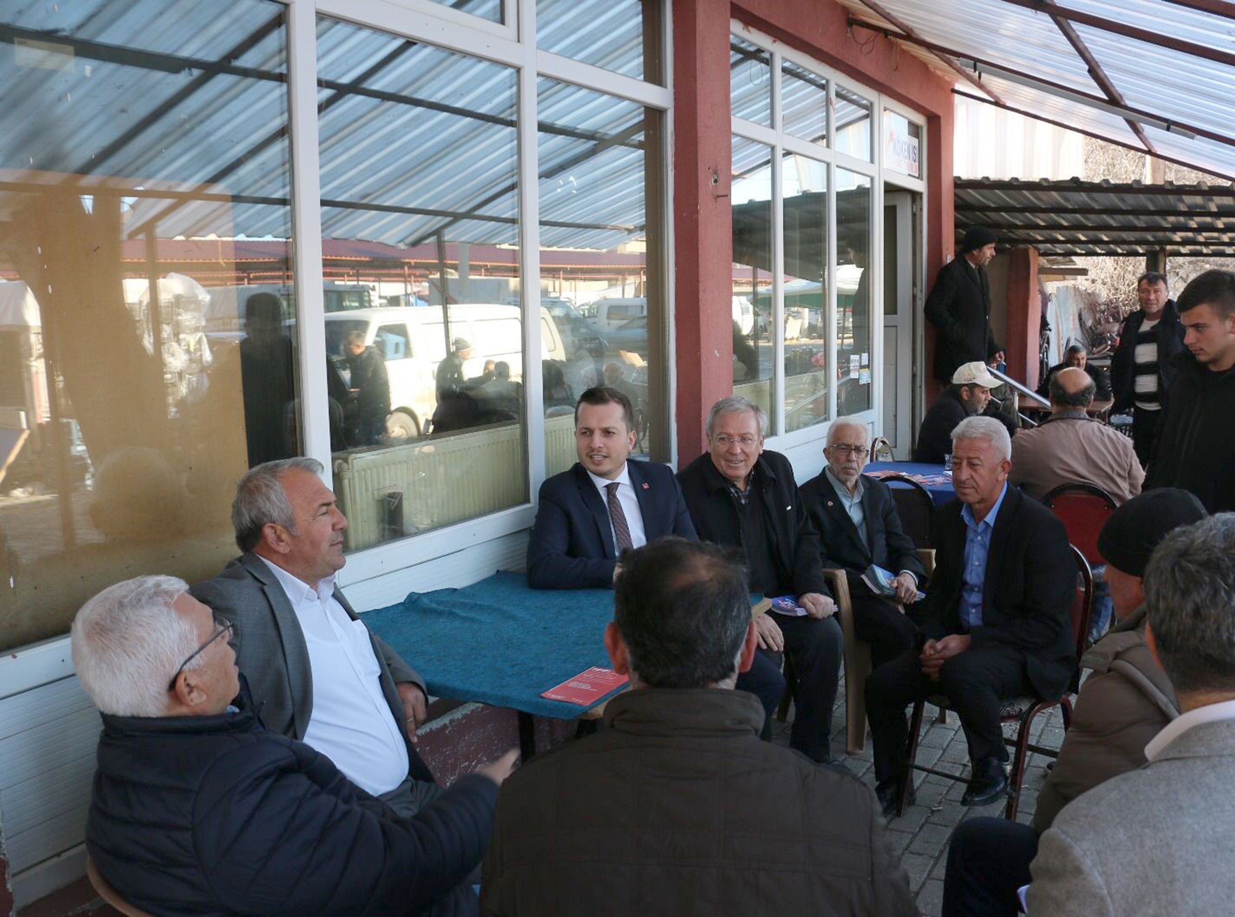 Sinanpaşa ilçesinde temaslarda bulunan Saadet Partisi İl Başkanı Beytullah Karataş