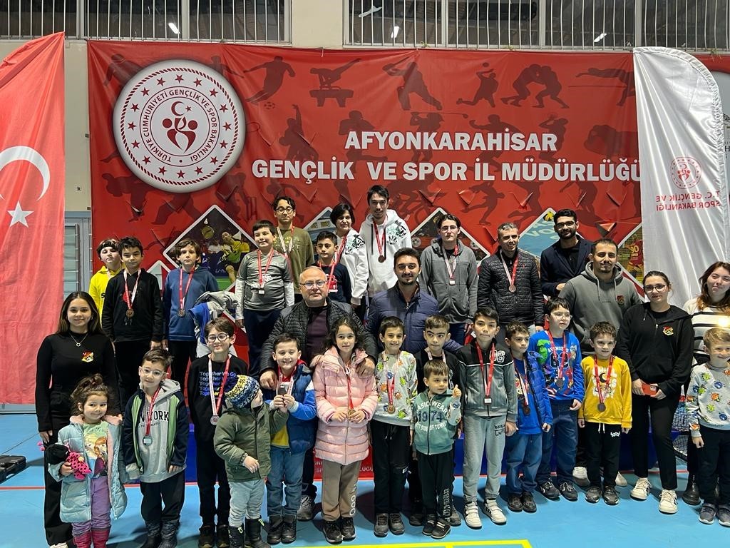 Afyonkarahisar Çiğiltepe Spor Salonunda düzenlenen Satranç Yarıyıl Turnuvası 9 farklı