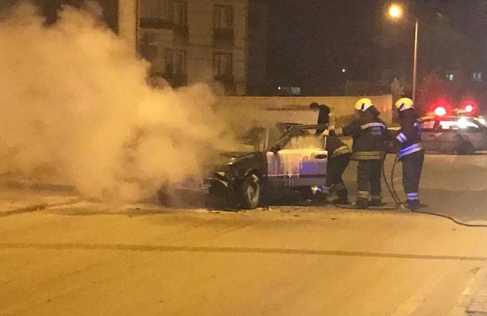 Konya’nın Ereğli ilçesinde seyir halindeki otomobil, çıkan yangın sonrası kullanılamaz