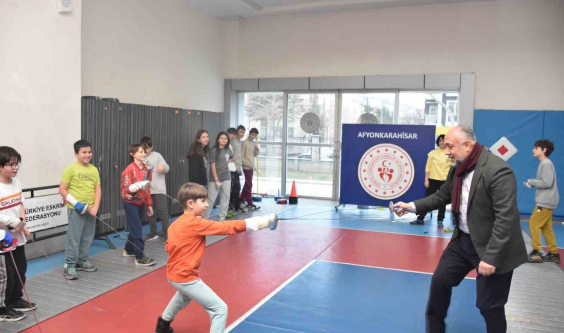 TAEKWONDO VE ESKRİM SPORCULARI YARIYIL TATİLİNİ VERİMLİ GEÇİRİYOR