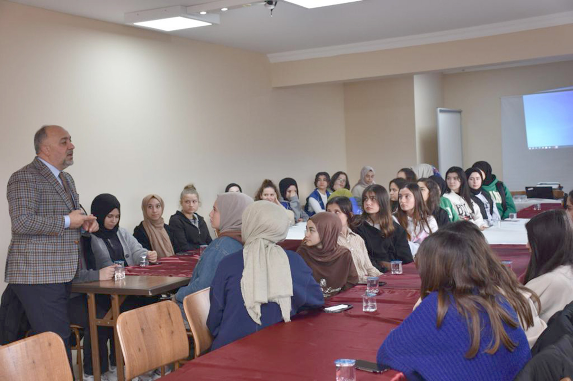 Afyonkarahisar’da bulunan Susuz Mesleki Teknik Anadolu Lisesi öğrencileri, “Tercih Senin”