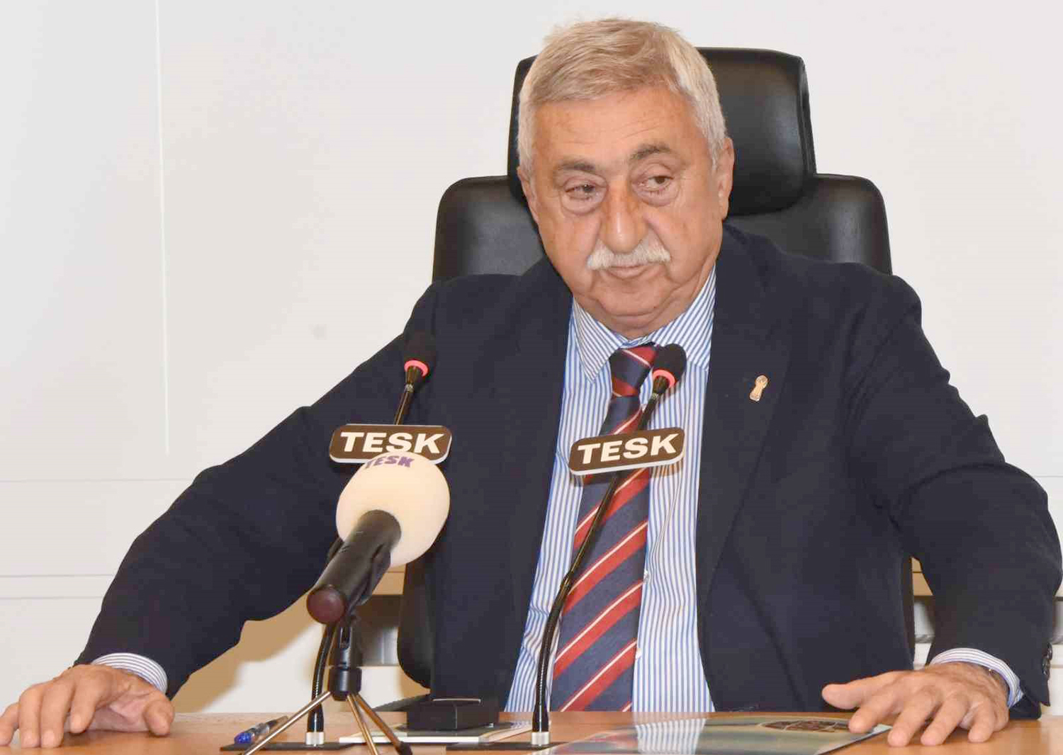 Türkiye Esnaf ve Sanatkarları Konfederasyonu (TESK) Başkanı Bendevi Palandöken, taksici