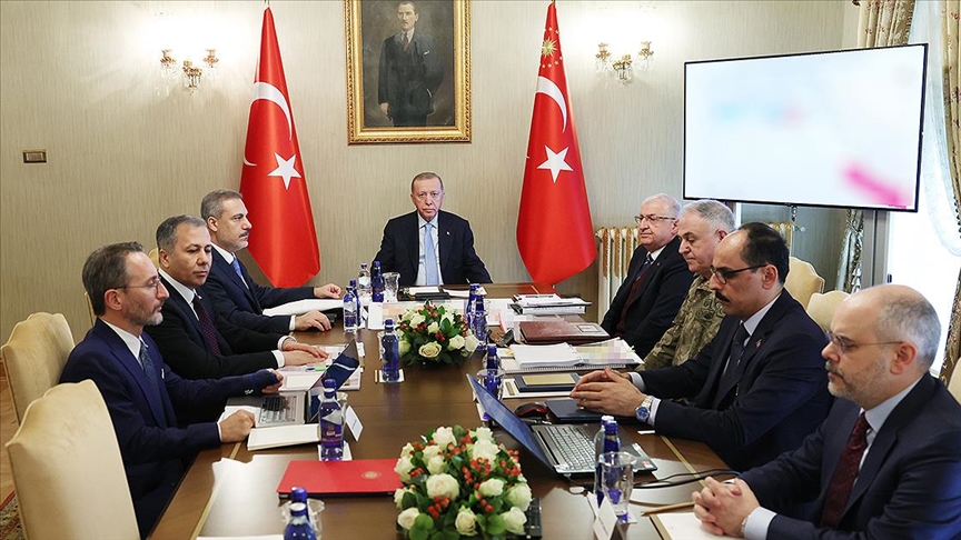 Cumhurbaşkanı Recep Tayyip Erdoğan başkanlığında güvenlik toplantısı gerçekleştirildi. Dolmabahçe Çalışma