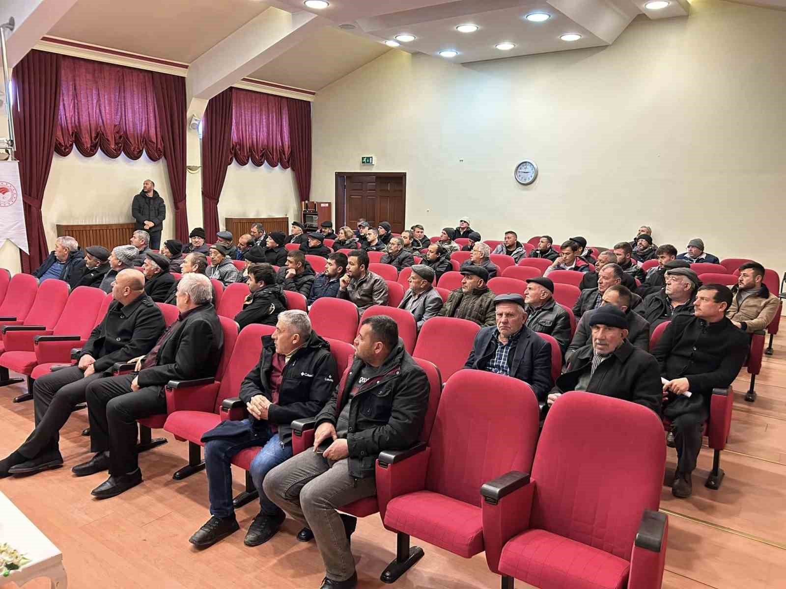 AFYONKARAHİSAR’DA ÜRETİCİLERE AĞIL VE AHIR YAPIMI İÇİN DESTEK