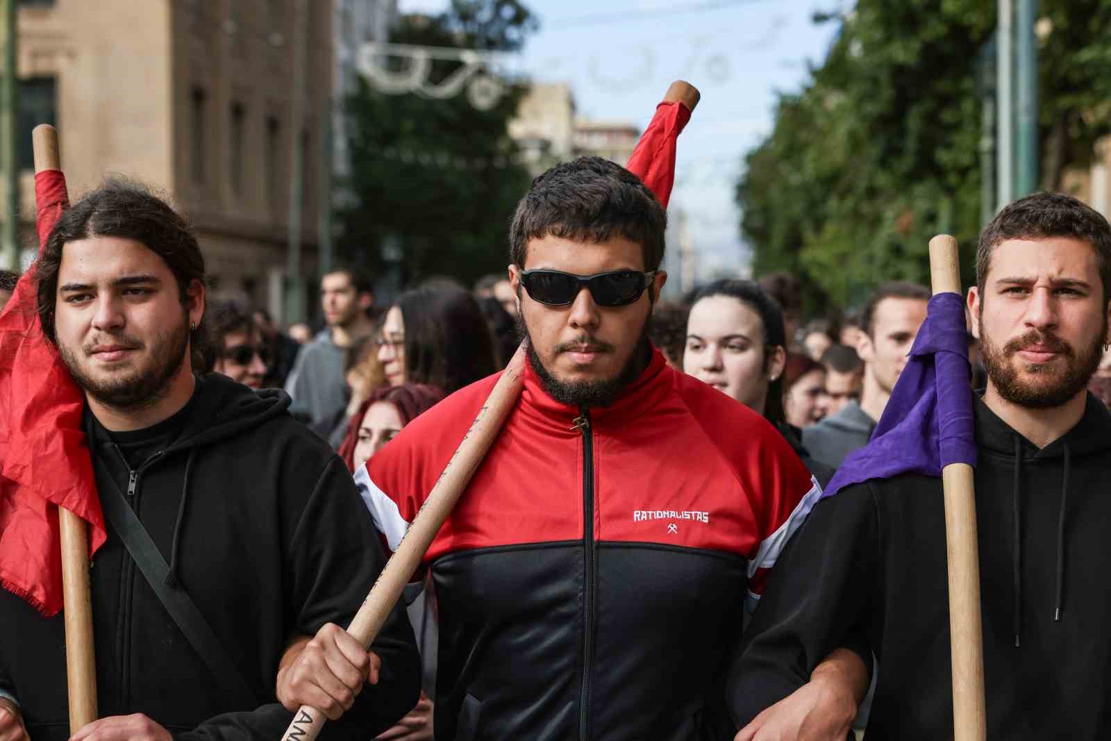 YUNANİSTAN’DA ÖĞRENCİLER, ÖZEL ÜNİVERSİTELERE KARŞI ÜÇ GÜNDÜR SOKAKTA