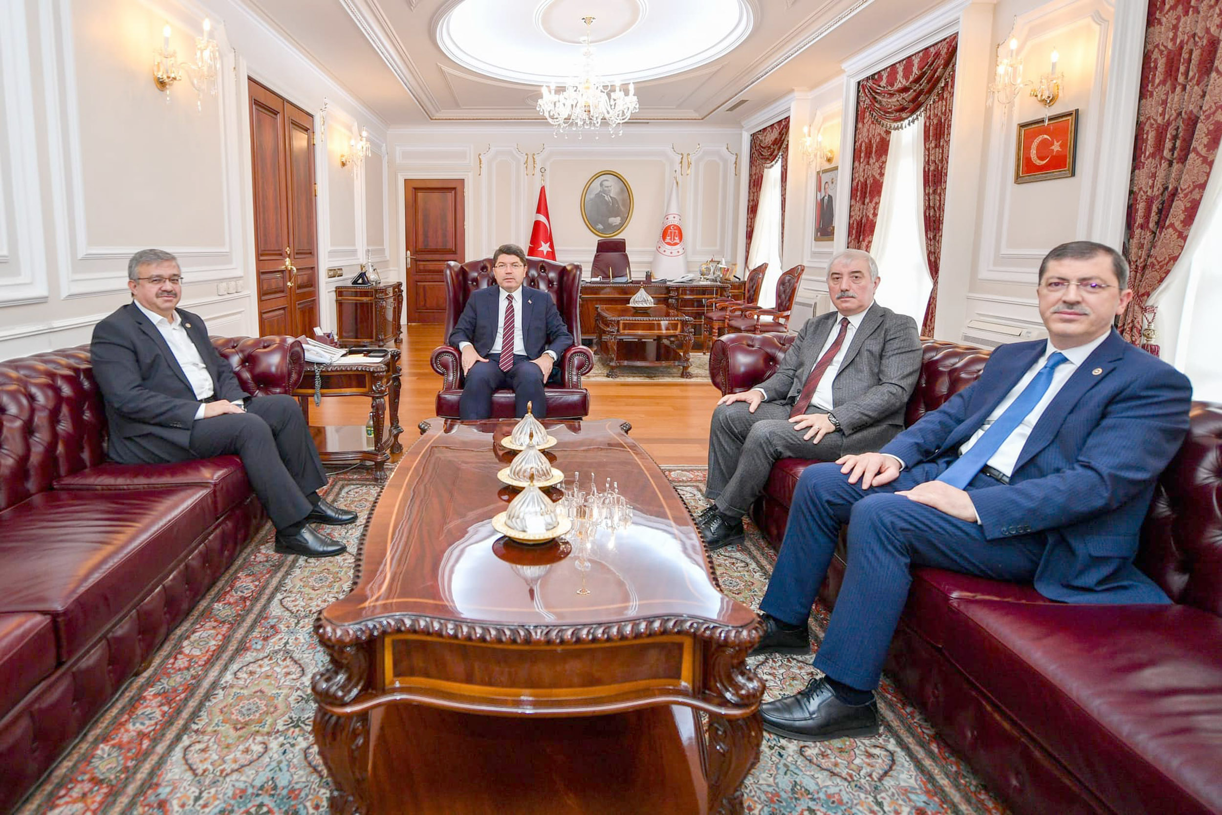 AK Parti Afyonkarahisar Milletvekili İbrahim Yurdunuseven, Adalet Bakanı Yılmaz Tunç’u