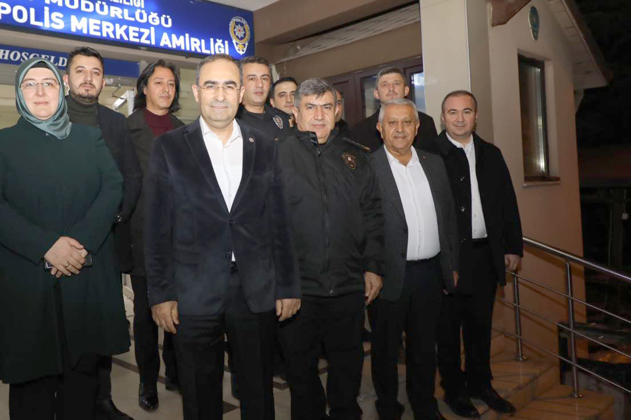 Belediye Başkanı Mehmet Zeybek yeni yıla girerken birçok yeri ziyarette