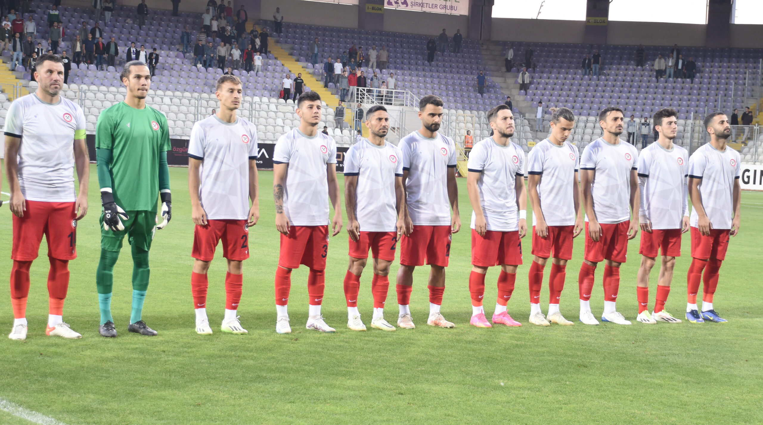 TFF 2.Lig Beyaz Grup’ta lider Esenler Erokspor’un bir maçı eksik