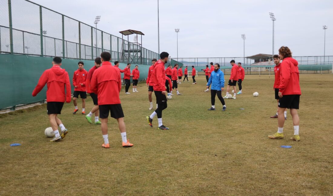 İlk yarının son haftalarına doğru maddi sıkıntılar nedeniyle bazı futbolcuların