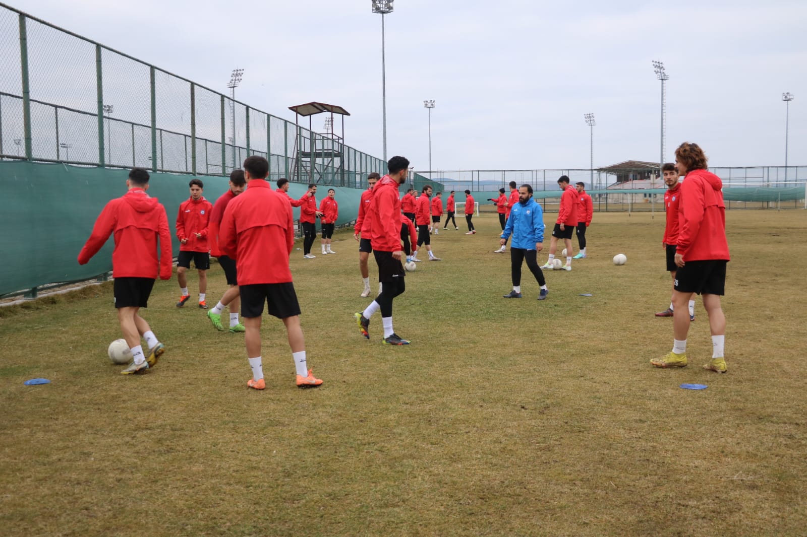 İlk yarının son haftalarına doğru maddi sıkıntılar nedeniyle bazı futbolcuların