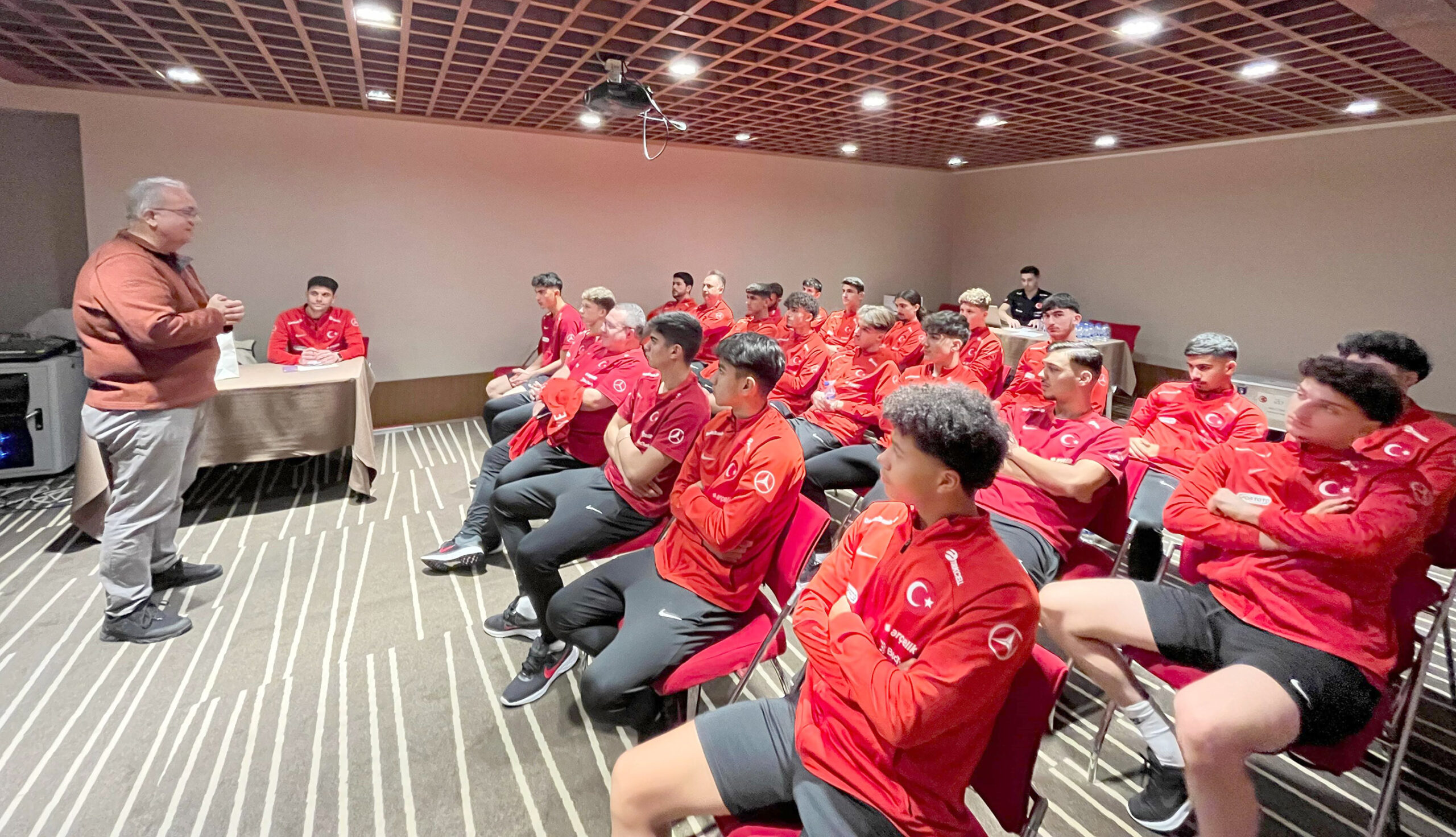 Hırvatistan’da katılacağı Uluslararası Dostluk Turnuvası için İstanbul’da hazırlıklarını sürdüren U17