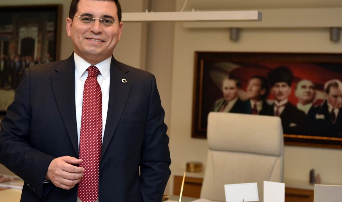 Cumhur İttifakı’nın Antalya Büyükşehir Belediye Başkan adayı Hakan Tütüncü, Antalya’nın