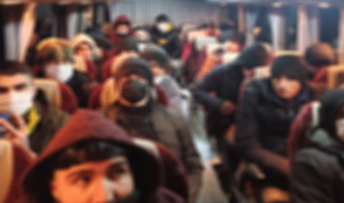 Afyonkarahisar’da düzensiz göçmenlere yönelik polis tarafından gerçekleştirilen denetimde gerekli belgeleri