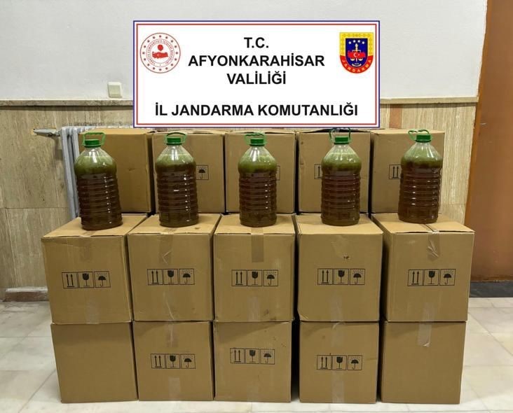 AFYONKARAHİSAR’DA JANDARMA TARAFINDAN DURDURULAN BİR ARAÇTA YAPILAN ARAMADA 650 LİTRE