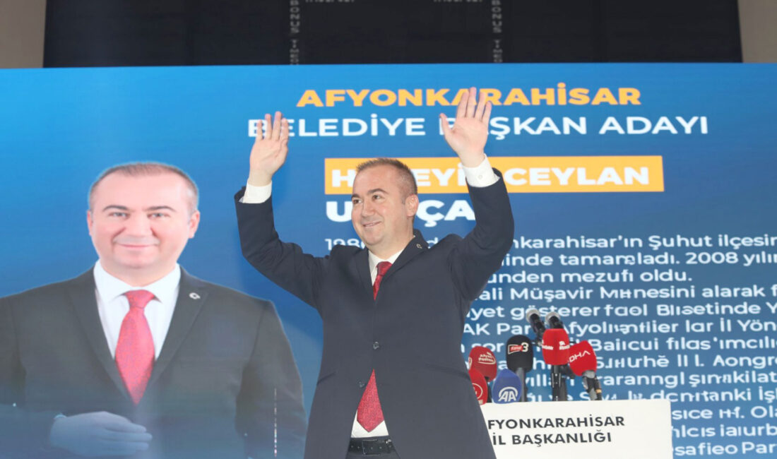 AK Parti Afyonkarahisar Belediye Başkan adayları tanıtım toplantısında konuşan AK