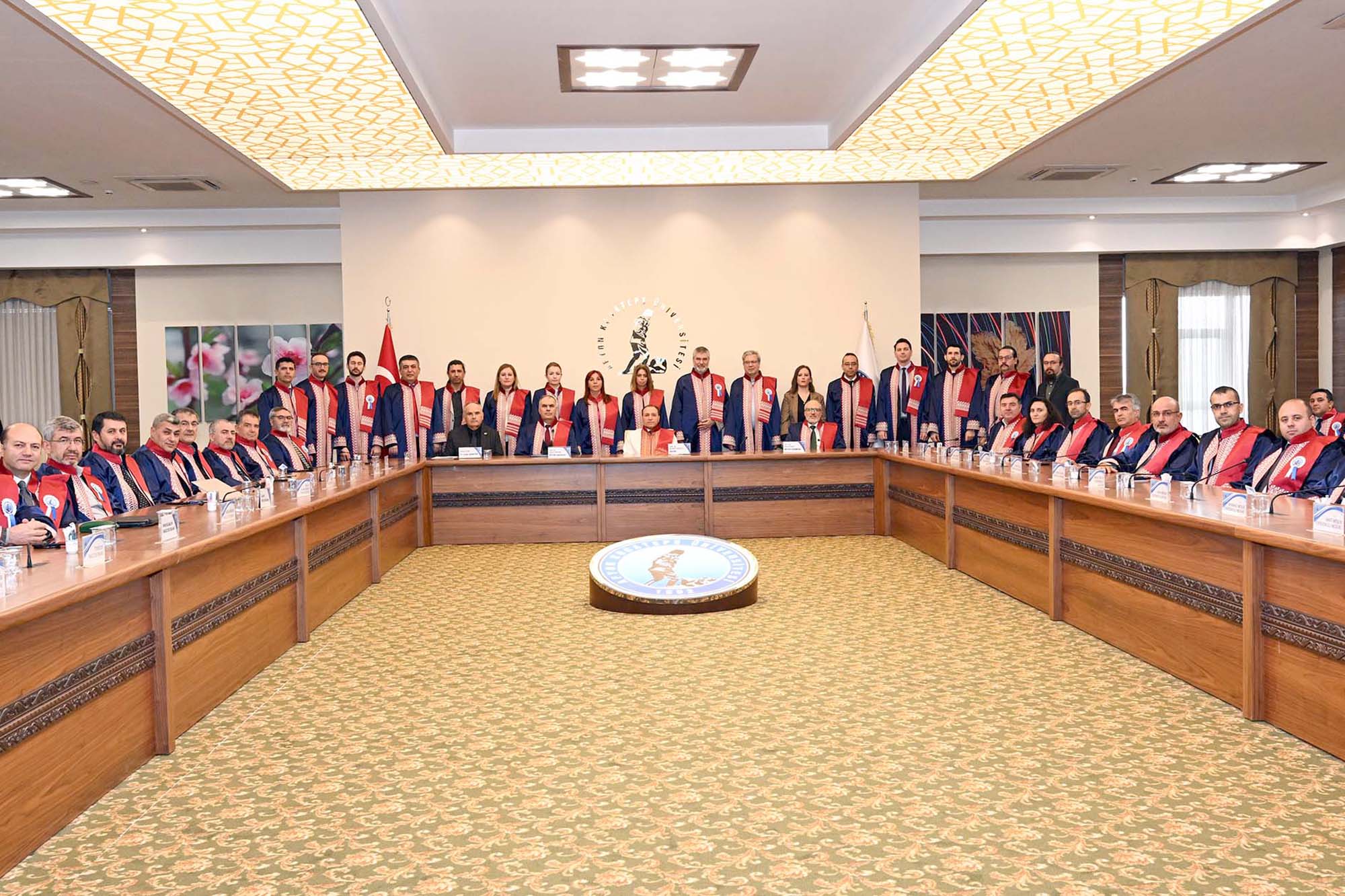Afyon Kocatepe Üniversitesi tarafından düzenlenen ödül takdim töreninde konuşan AKÜ