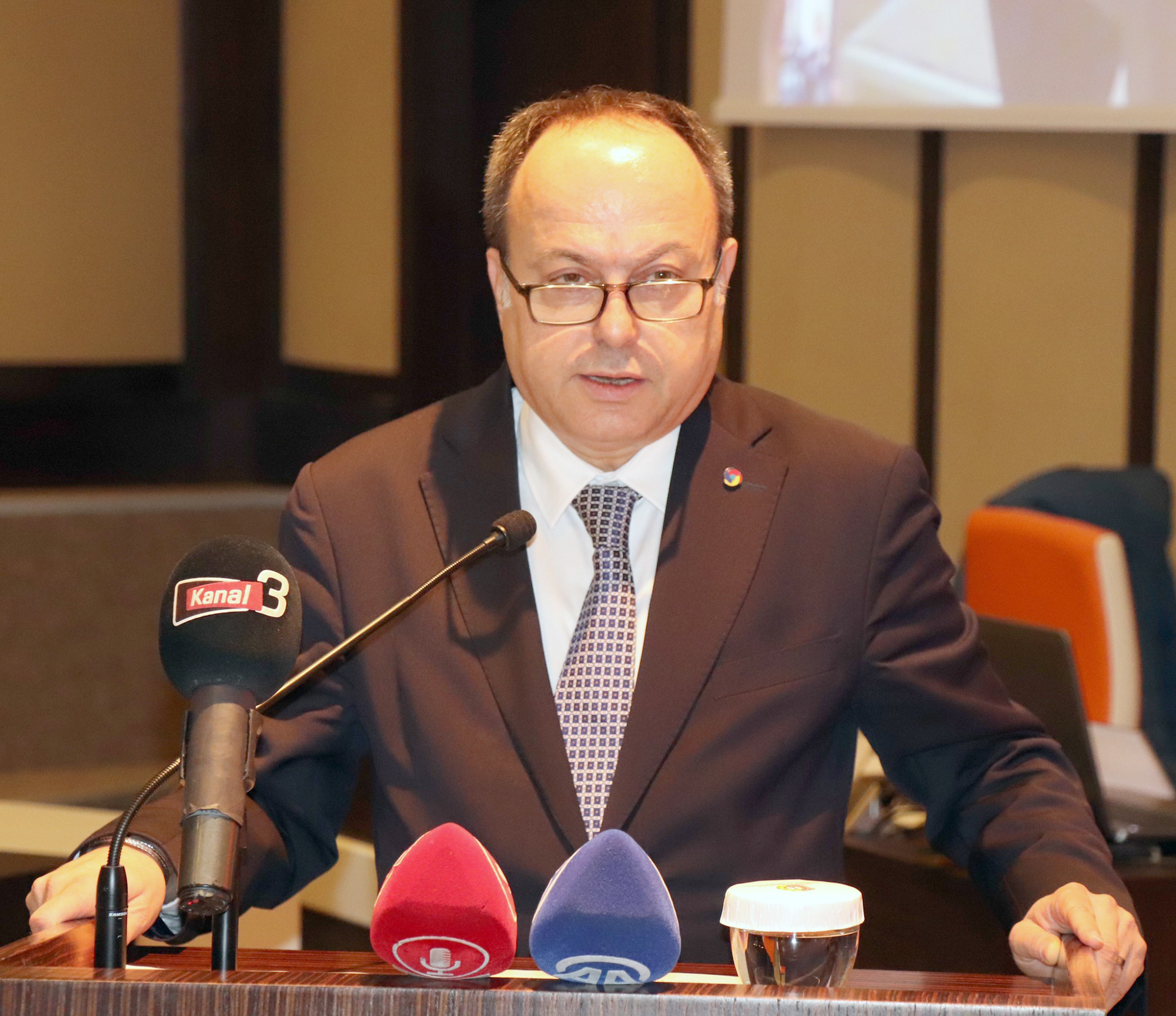 ATSO’da düzenlenen Mesleki Eğitim Sektör Toplantısı’nda konuşan ATSO Yönetim Kurulu